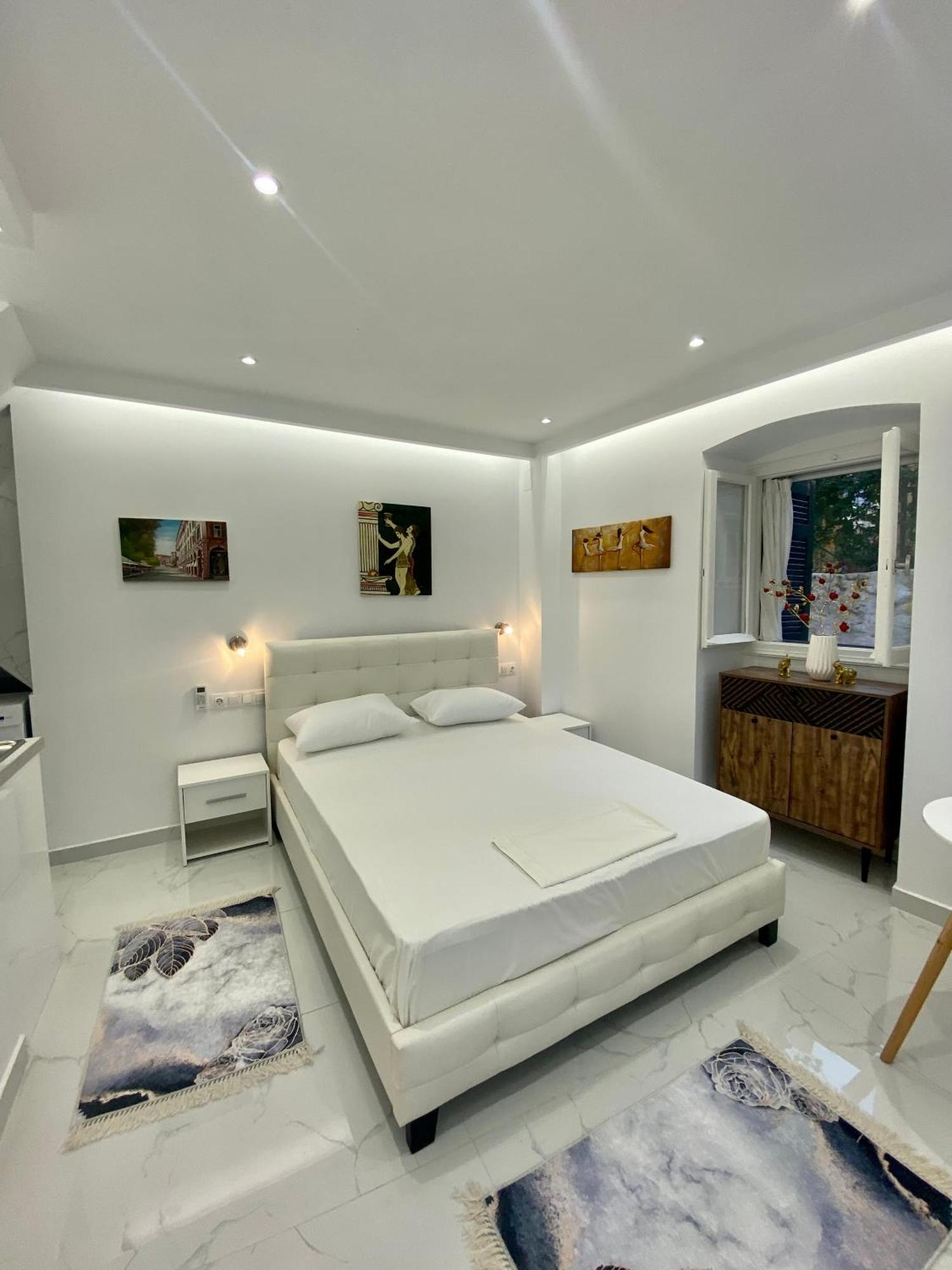 Apartment Corfu Port Art *